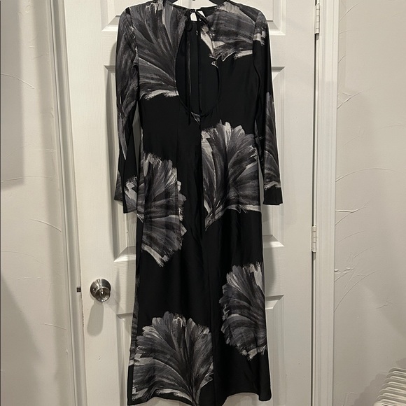 DONNA MORGAN Cut-Out Back Floral Midi Dress - Picture 7 of 14